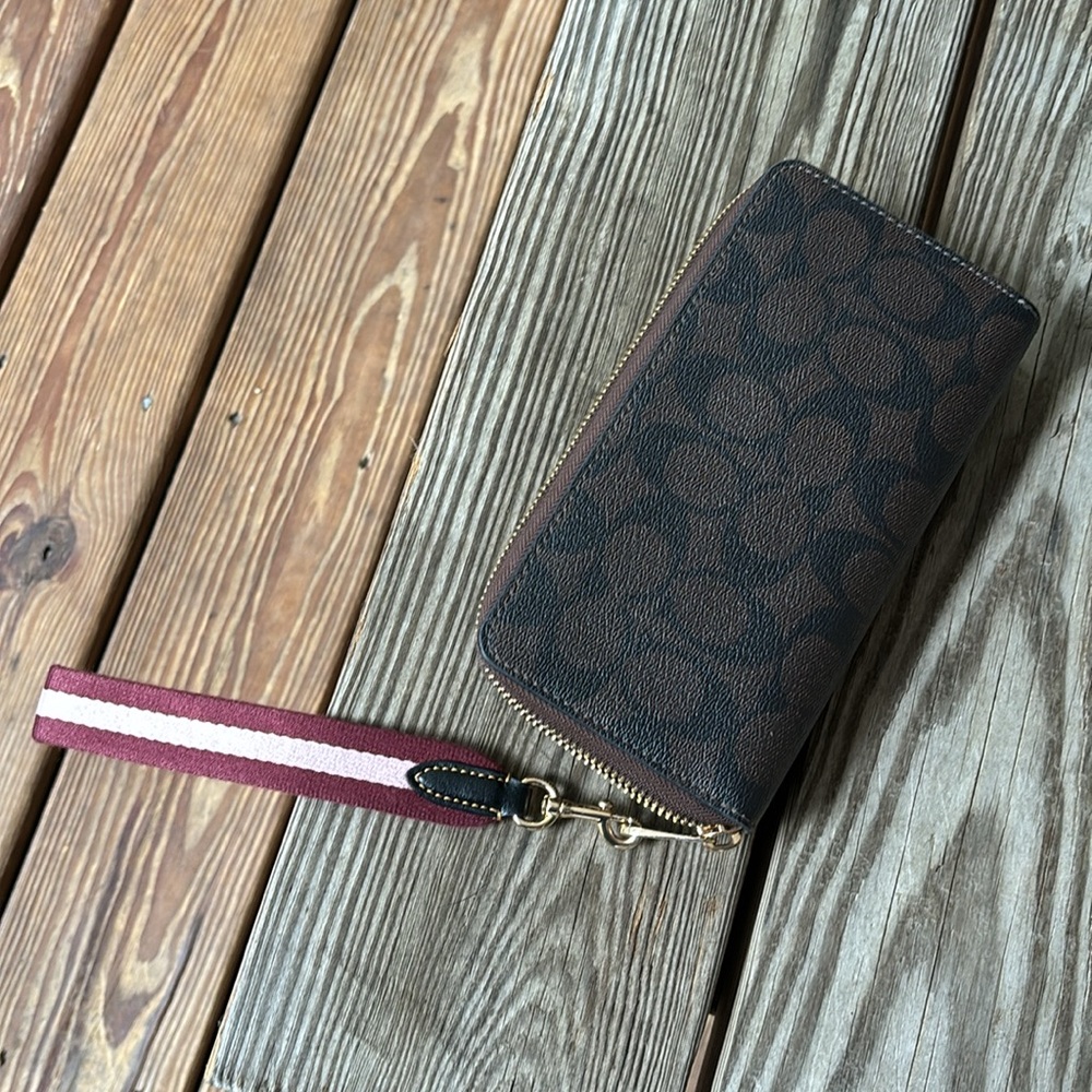 Coach Wallet - Picture 3 of 3